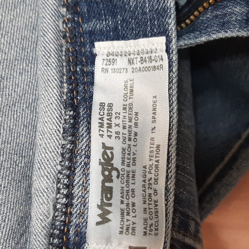 Used light/medium wash wrangler men's jeans 38X32 regular fit